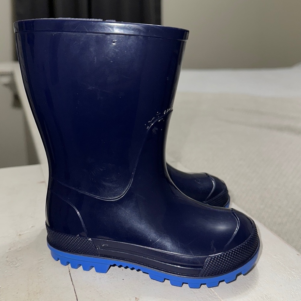 SOLD- Toddler’s Rubber Boots 🌧️
